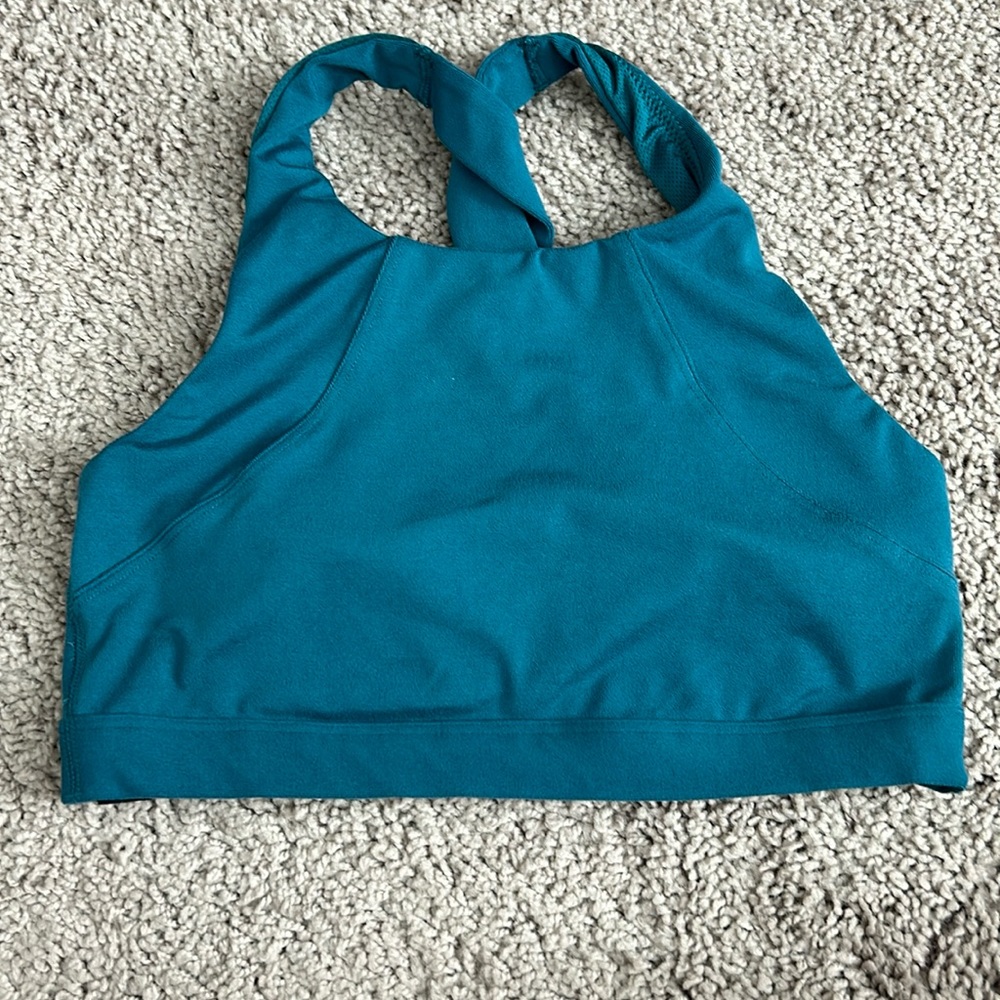 Twist back sports bra